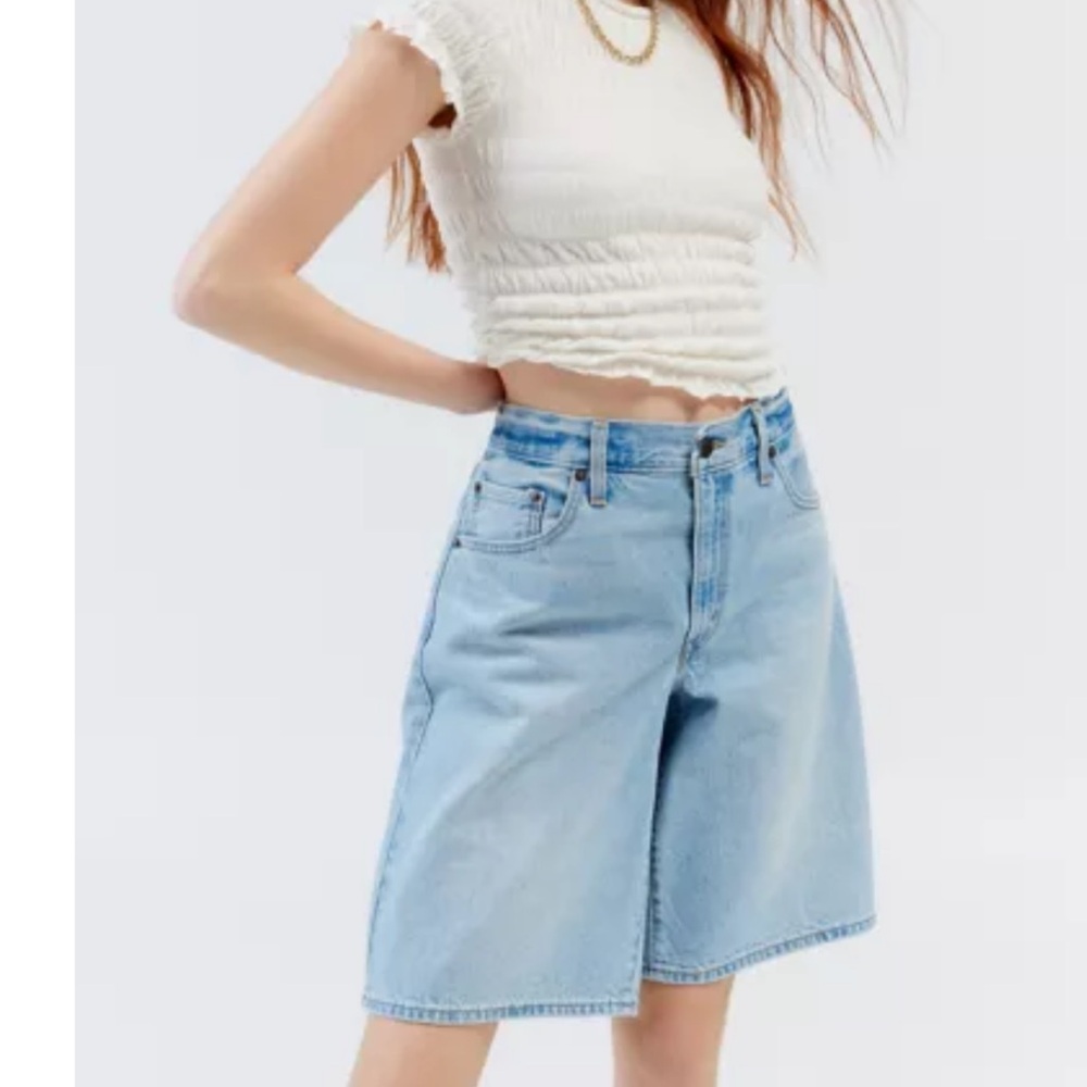 Levi's Women's Baggy Jean Shorts Pick Sides UO SIZE 28